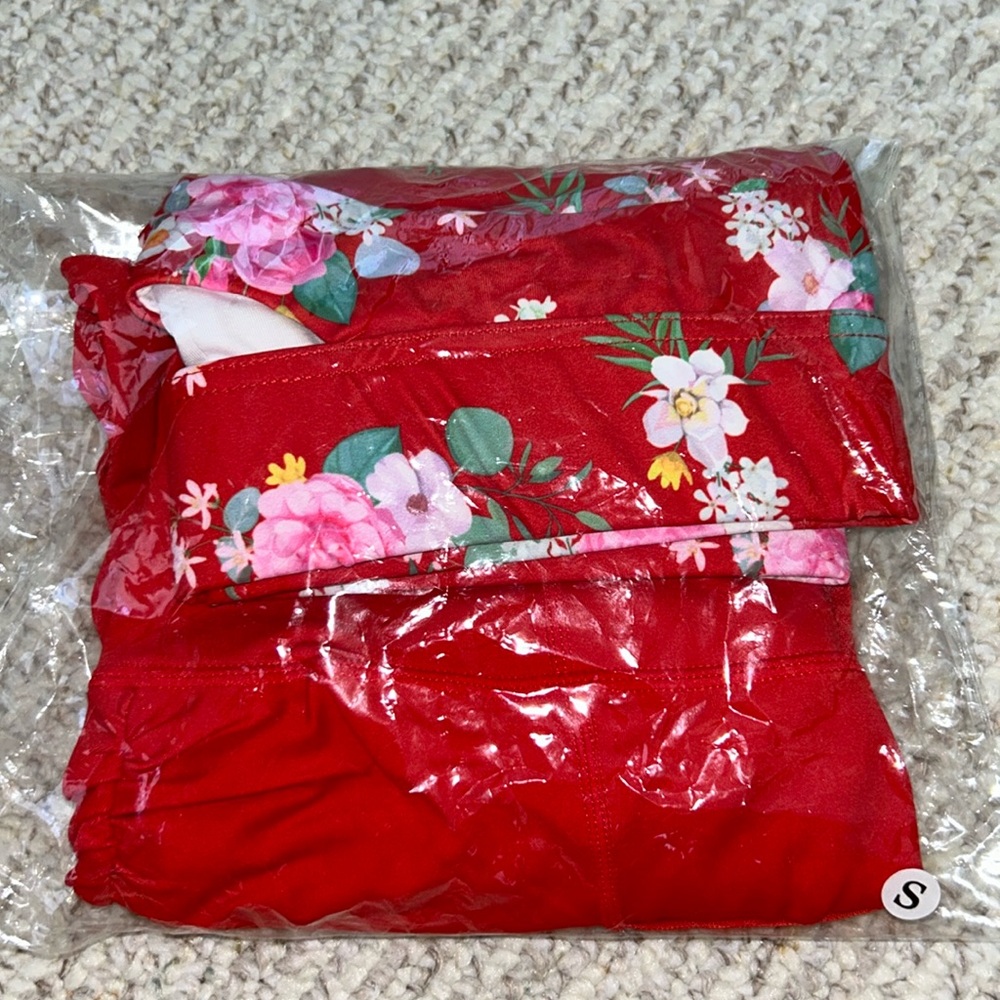 NEW Dance2Fit Fit Booty High Waisted Ruby Red & Floral Workout Outfit - Picture 2 of 15